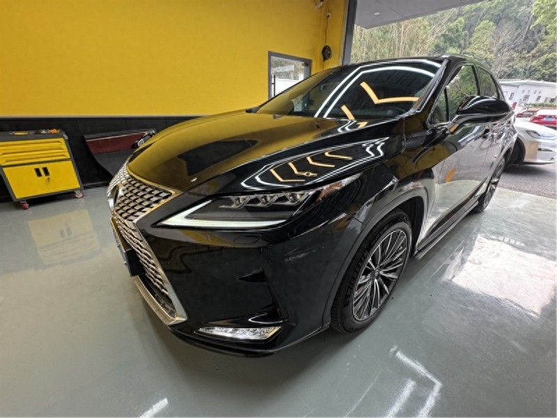 是誰說的車廂空間狹小的?可這輛雷克薩斯RX卻裝下了整個交響樂團(tuán)
