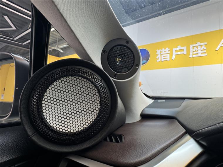 是誰說的車廂空間狹小的?可這輛雷克薩斯RX卻裝下了整個交響樂團(tuán)